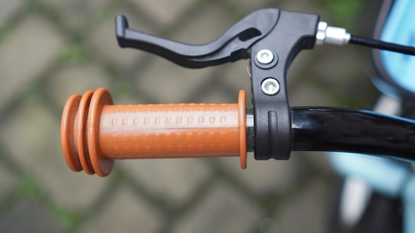 Bike handle with brakes